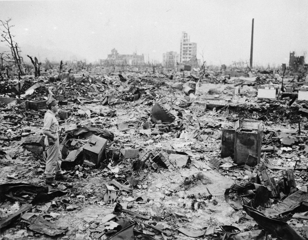 Последствия ядерного взрыва в Хиросиме.jpg