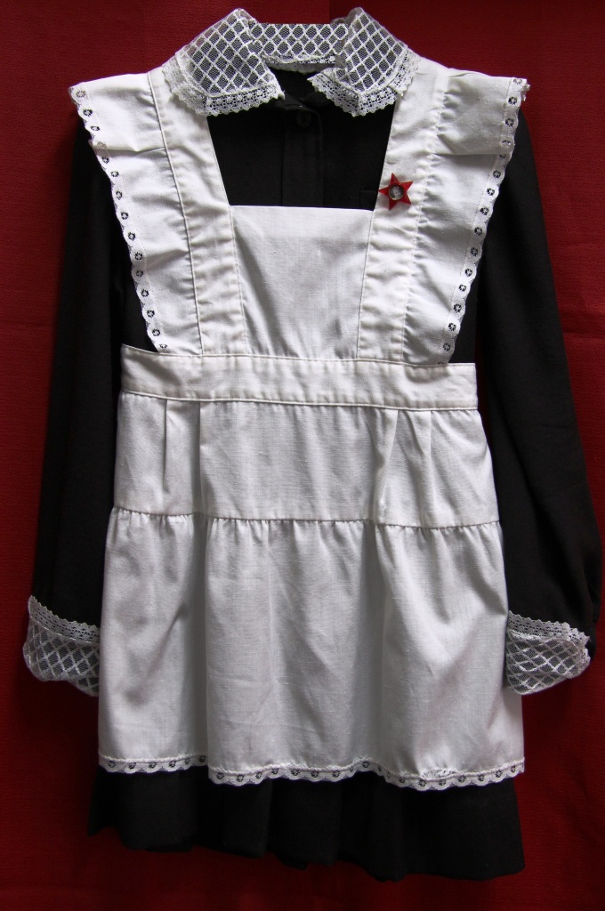 Форменное платье для девочки 1990 год.jpg