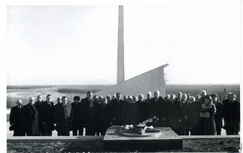Открытие обновленного мемориала в 1975 году.